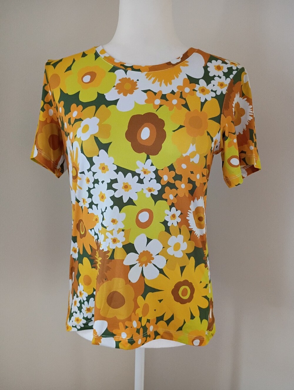 Lesley Evers Suzy Flower Power Yellow Tee NWT Size Small